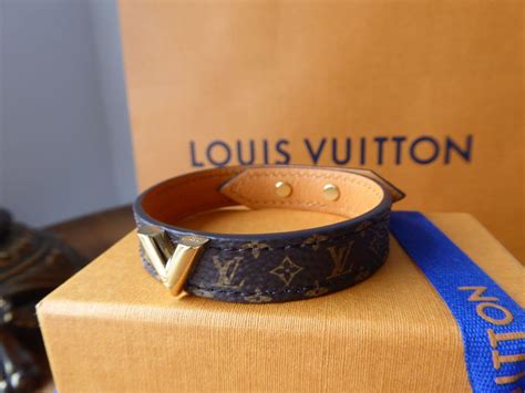 lv bracelet size guide|louis vuitton bangle bracelet.